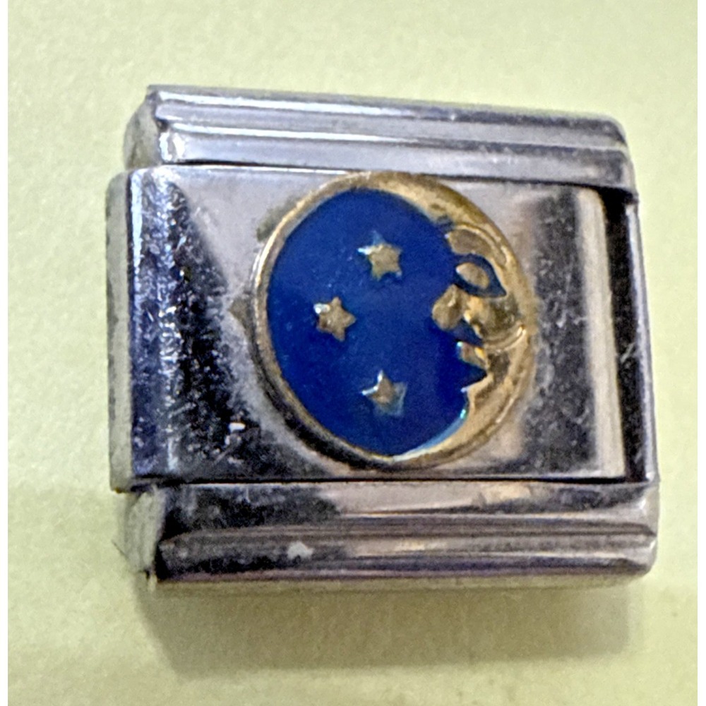 (22) - 9mm Italian Charms Circle with Gold Moon Face and Space with 3 Stars - Picture 3 of 12